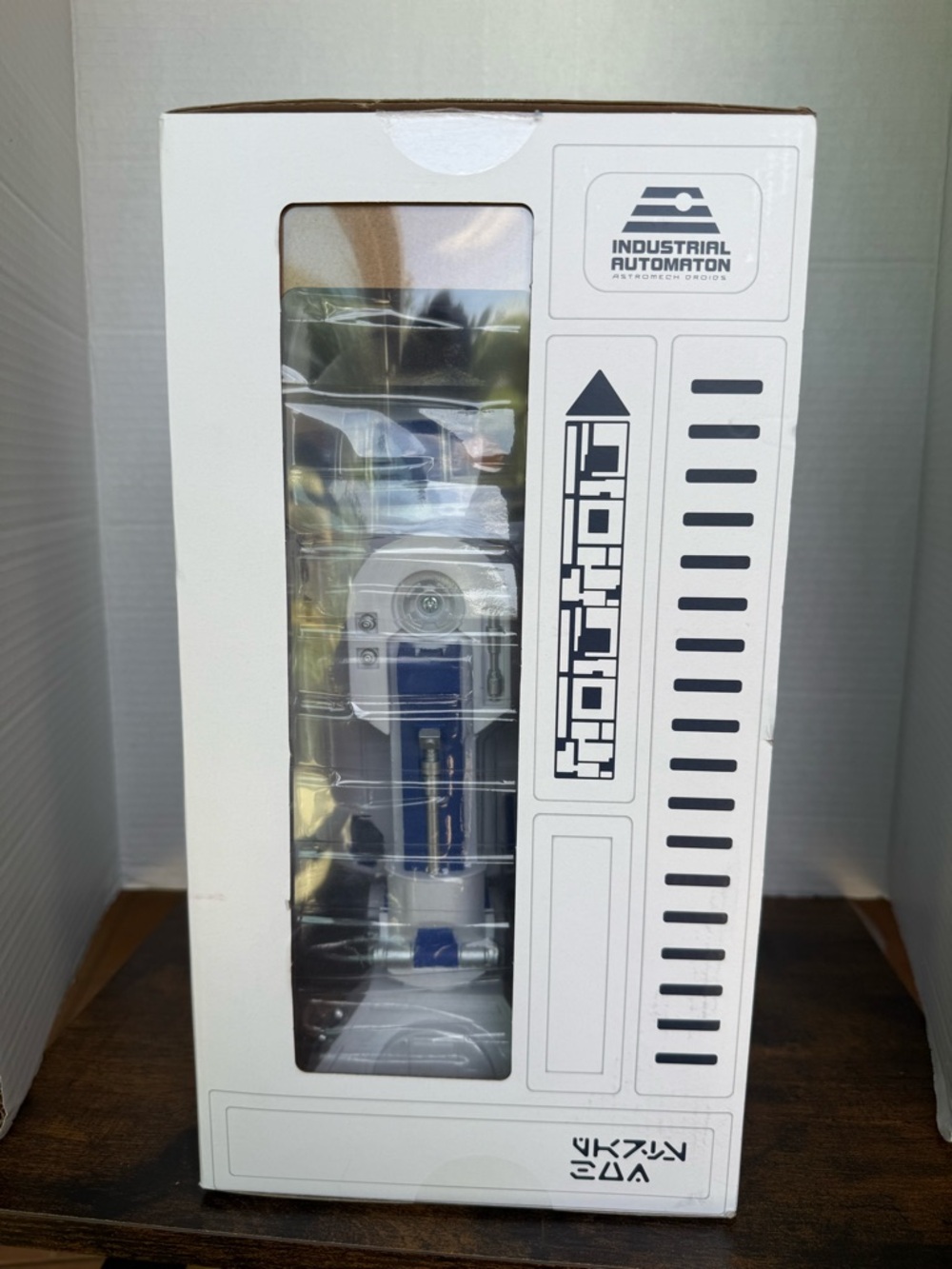 R2-D2 Interactive Remote Control Droid - White & Blue - Picture 7 of 12